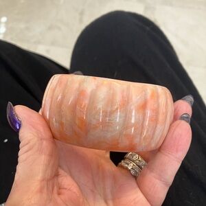Bangle bracelet Lucite vintage Ridged peach apricot marbled
